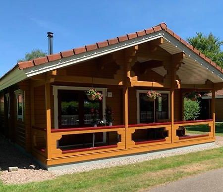 2 Bedroom Fins Chalet Gramsbergen Экстерьер фото